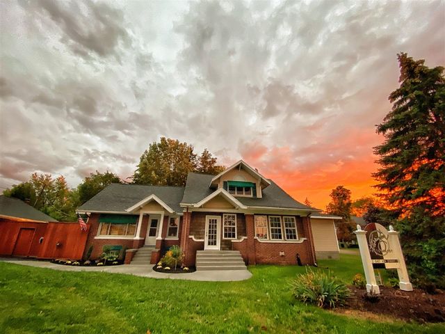 2 E Ash Street, Three Oaks, MI 49128