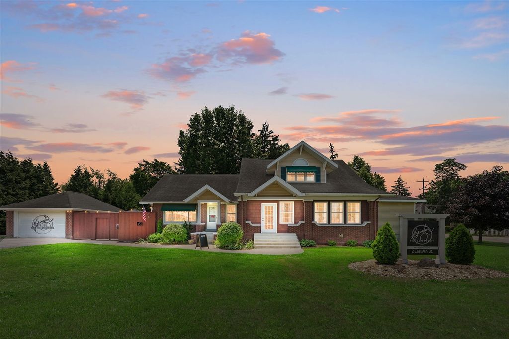 2 E Ash Street, Three Oaks, MI 49128