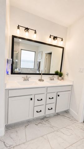 937 Newport Creek Drive, Katy, TX 77493