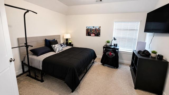 937 Newport Creek Drive, Katy, TX 77493