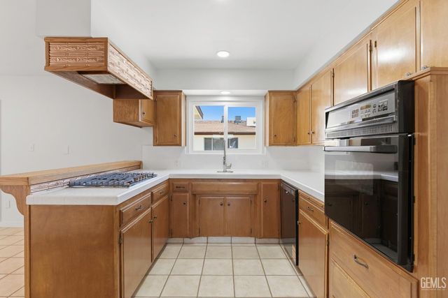 4208 Starling Drive, Bakersfield, CA 93309