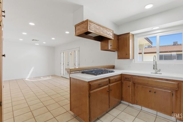 4208 Starling Drive, Bakersfield, CA 93309