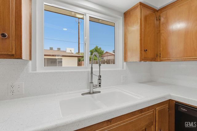 4208 Starling Drive, Bakersfield, CA 93309