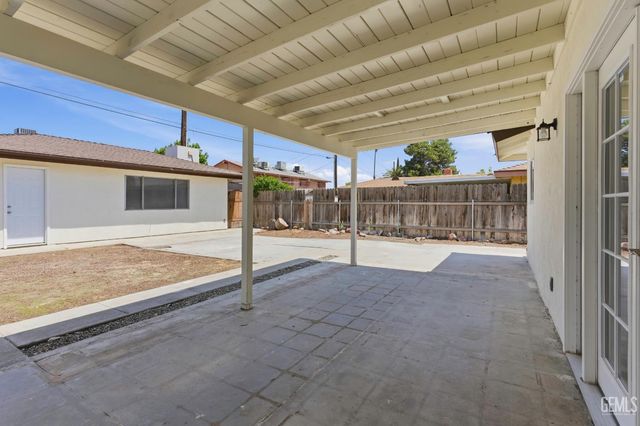4208 Starling Drive, Bakersfield, CA 93309