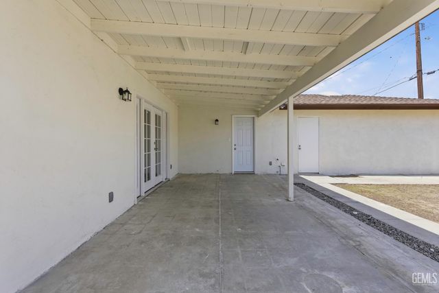 4208 Starling Drive, Bakersfield, CA 93309