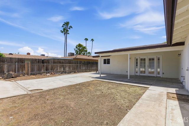 4208 Starling Drive, Bakersfield, CA 93309