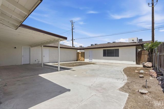 4208 Starling Drive, Bakersfield, CA 93309