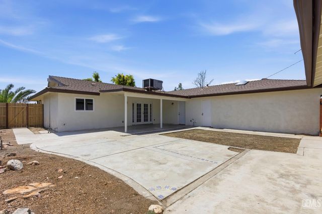 4208 Starling Drive, Bakersfield, CA 93309