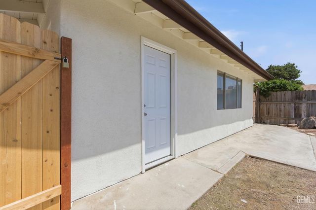 4208 Starling Drive, Bakersfield, CA 93309