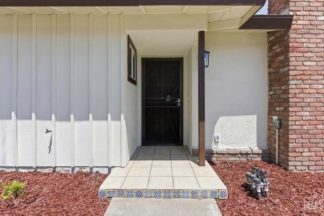 4208 Starling Drive, Bakersfield, CA 93309