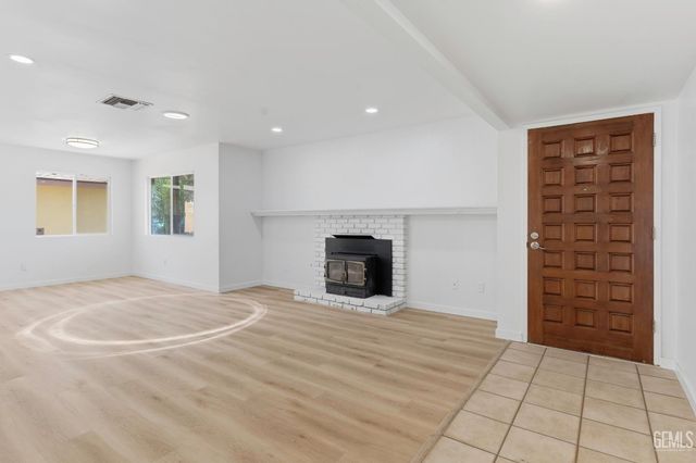4208 Starling Drive, Bakersfield, CA 93309
