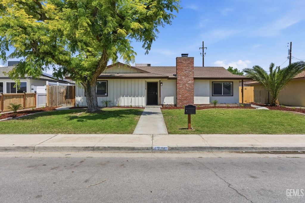 4208 Starling Drive, Bakersfield, CA 93309