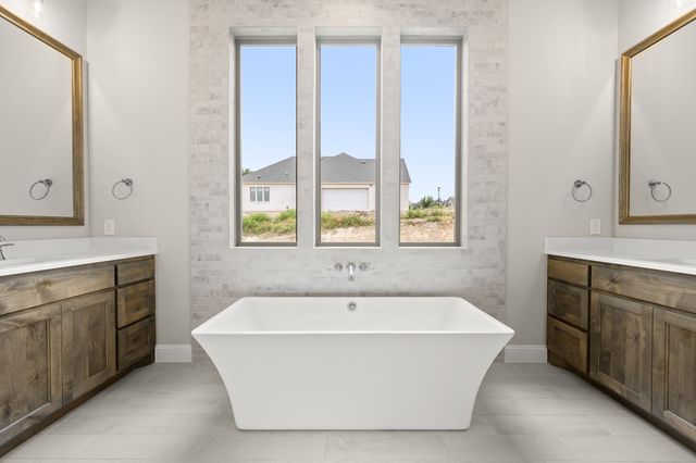 127 Oak Meadow Lane, Weatherford, TX 76085