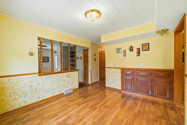 1542 N Lakeview AVENUE, Port Washington, WI 53074