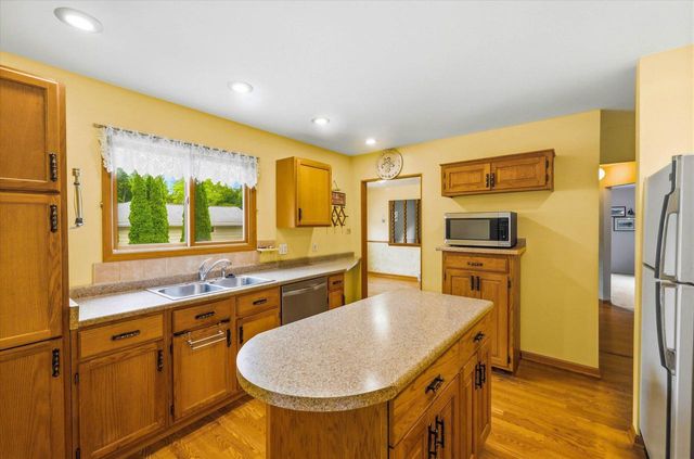1542 N Lakeview AVENUE, Port Washington, WI 53074
