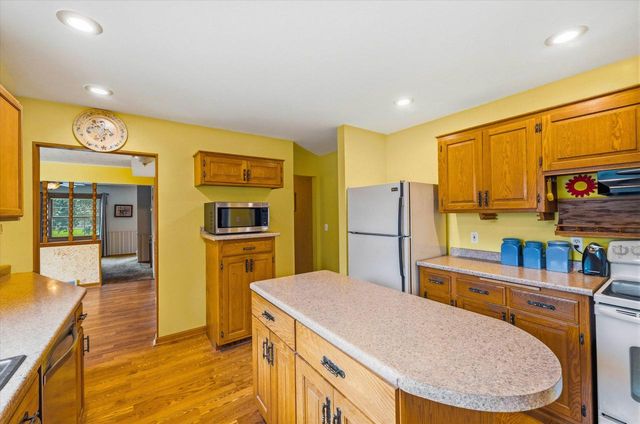 1542 N Lakeview AVENUE, Port Washington, WI 53074