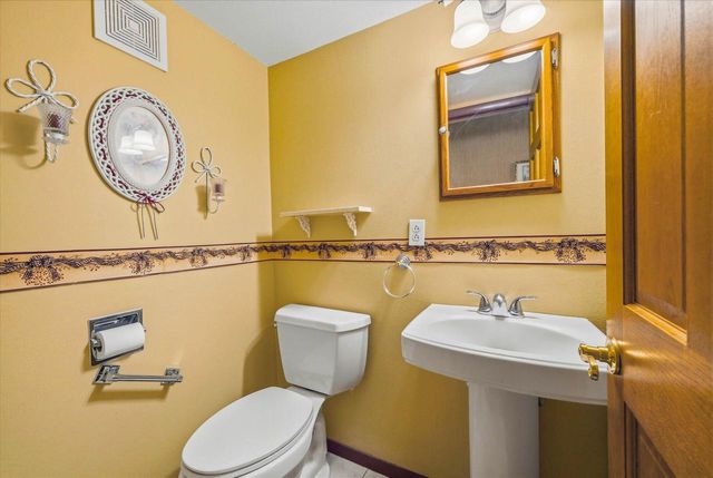 1542 N Lakeview AVENUE, Port Washington, WI 53074