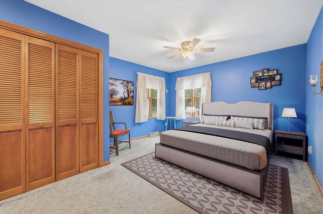 1542 N Lakeview AVENUE, Port Washington, WI 53074
