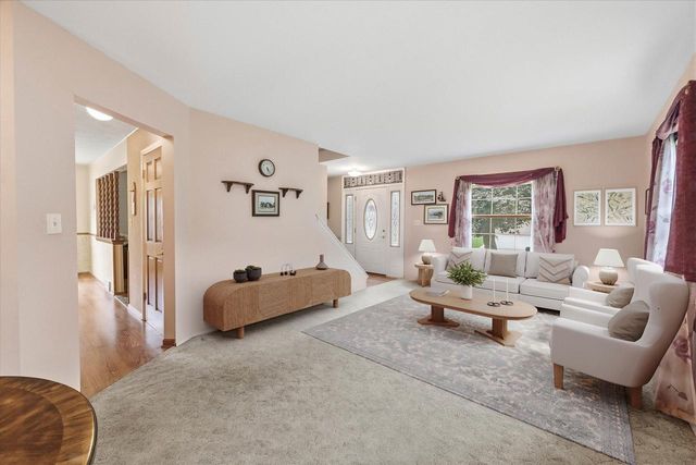 1542 N Lakeview AVENUE, Port Washington, WI 53074