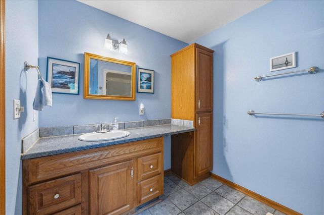 1542 N Lakeview AVENUE, Port Washington, WI 53074