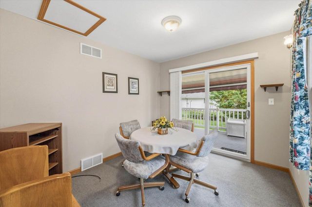 1542 N Lakeview AVENUE, Port Washington, WI 53074