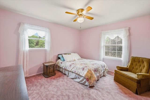 1542 N Lakeview AVENUE, Port Washington, WI 53074
