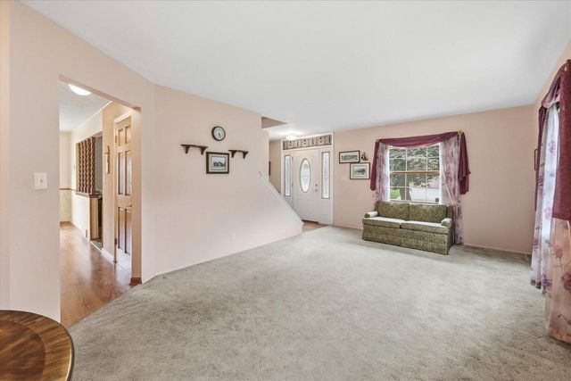 1542 N Lakeview AVENUE, Port Washington, WI 53074