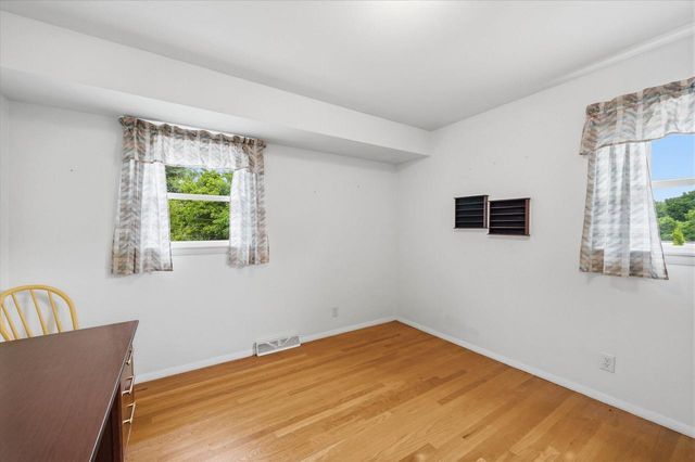 1542 N Lakeview AVENUE, Port Washington, WI 53074
