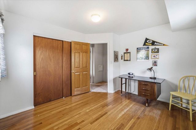 1542 N Lakeview AVENUE, Port Washington, WI 53074