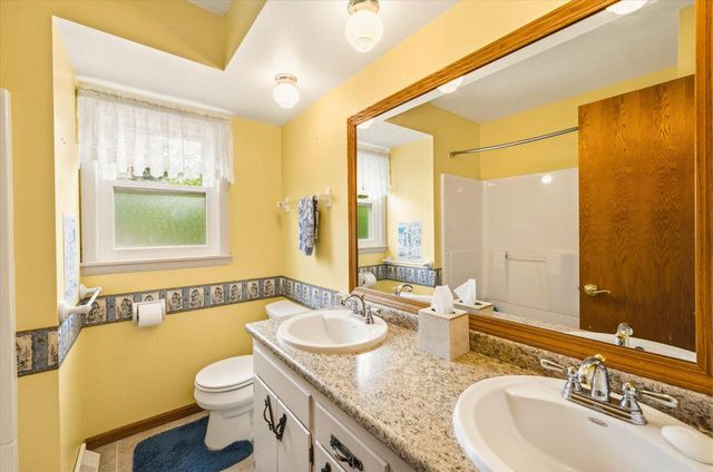 1542 N Lakeview AVENUE, Port Washington, WI 53074