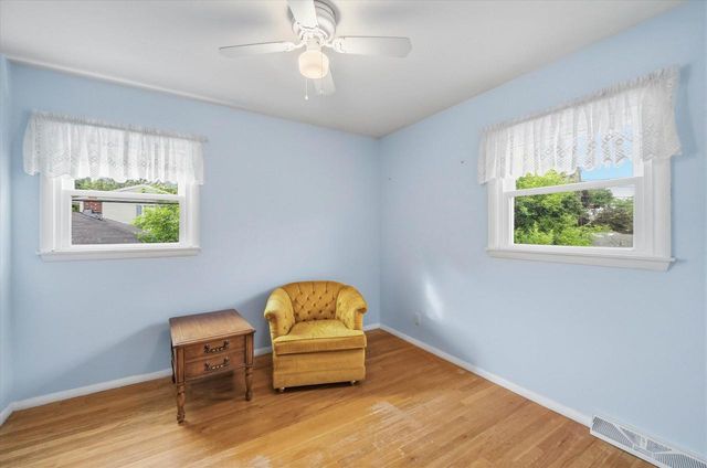 1542 N Lakeview AVENUE, Port Washington, WI 53074