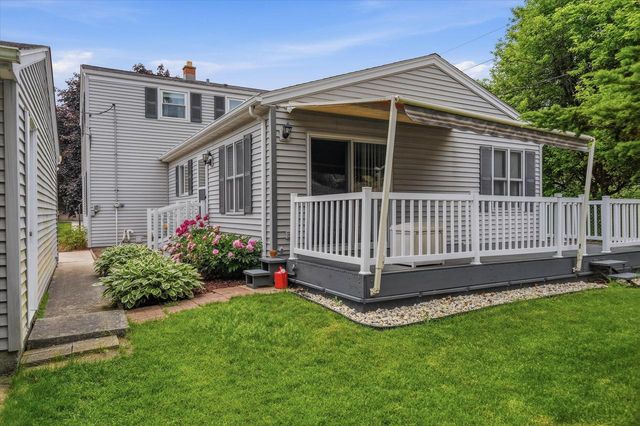 1542 N Lakeview AVENUE, Port Washington, WI 53074