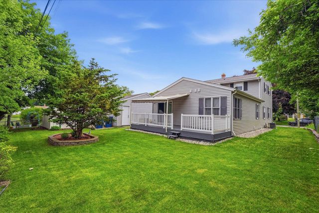 1542 N Lakeview AVENUE, Port Washington, WI 53074