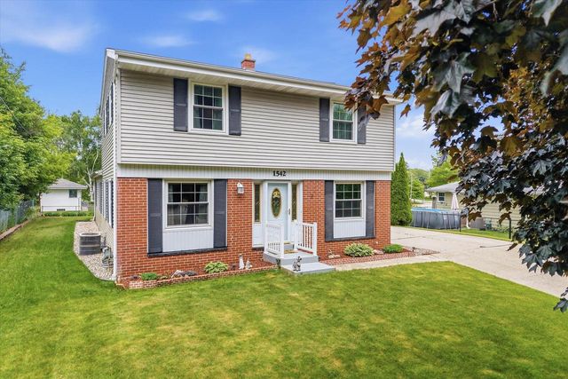 1542 N Lakeview AVENUE, Port Washington, WI 53074