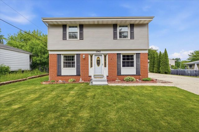 1542 N Lakeview AVENUE, Port Washington, WI 53074