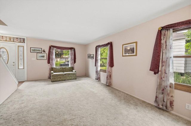 1542 N Lakeview AVENUE, Port Washington, WI 53074