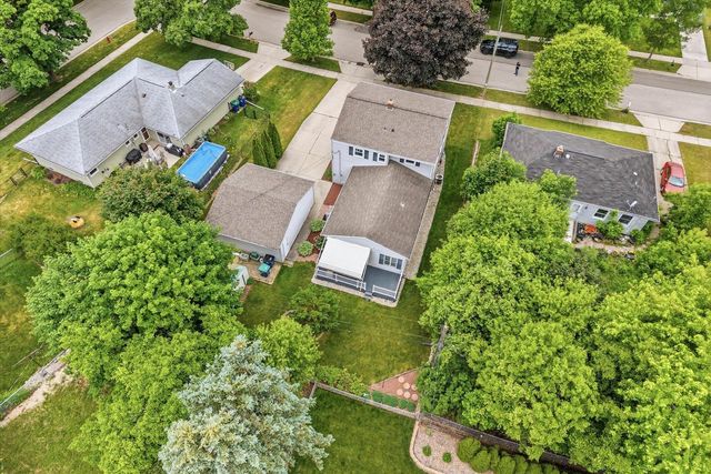 1542 N Lakeview AVENUE, Port Washington, WI 53074