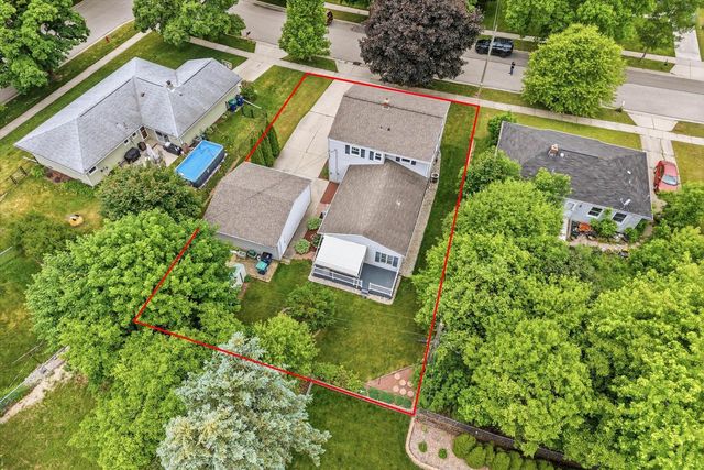1542 N Lakeview AVENUE, Port Washington, WI 53074