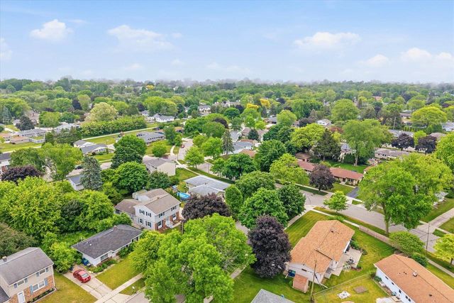 1542 N Lakeview AVENUE, Port Washington, WI 53074