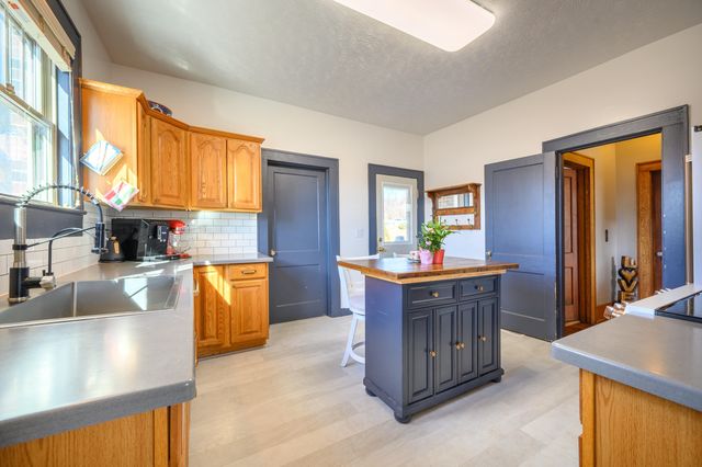 132 Christiansburg NE, Floyd, VA 24091