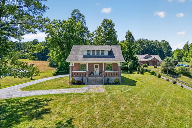 132 Christiansburg NE, Floyd, VA 24091