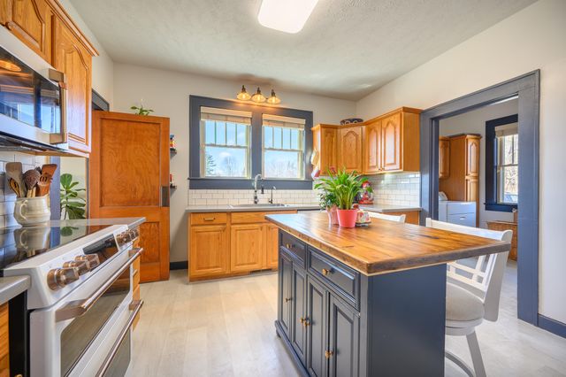 132 Christiansburg NE, Floyd, VA 24091