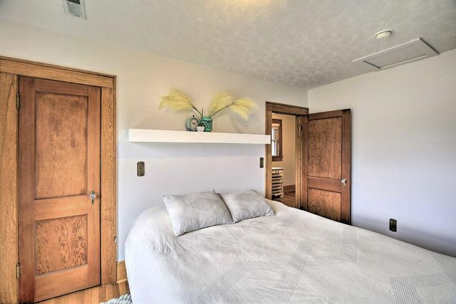132 Christiansburg NE, Floyd, VA 24091