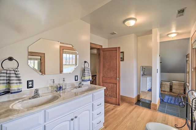 132 Christiansburg NE, Floyd, VA 24091