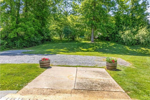 132 Christiansburg NE, Floyd, VA 24091