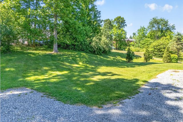 132 Christiansburg NE, Floyd, VA 24091