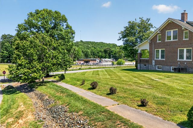 132 Christiansburg NE, Floyd, VA 24091