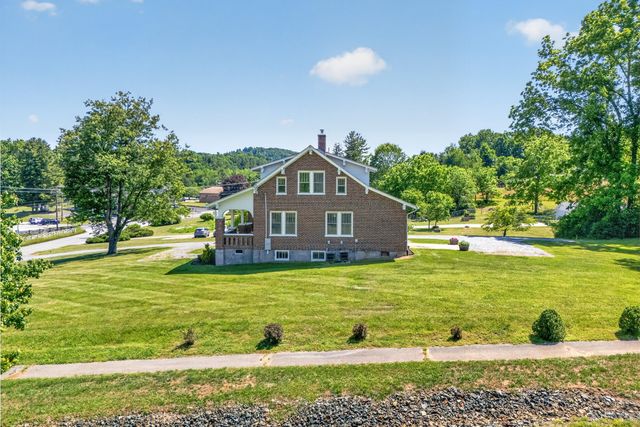 132 Christiansburg NE, Floyd, VA 24091
