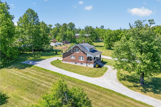 132 Christiansburg NE, Floyd, VA 24091