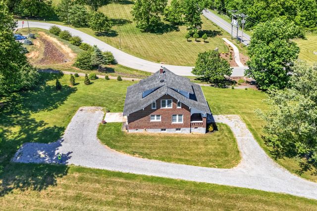 132 Christiansburg NE, Floyd, VA 24091